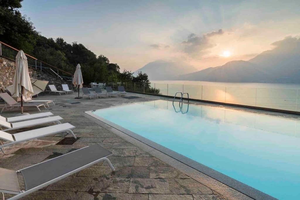 Poolside Apartment Cristina Bellano Eksteriør bilde